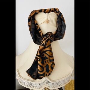 Elegant and chic scarf
